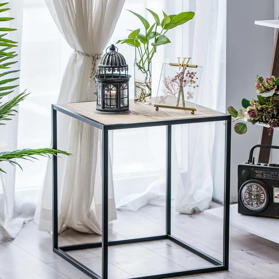 Industri?le bijzettafel van metaal en zwart hout