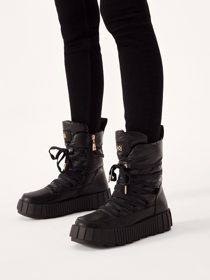 Black women's snow boots on a thick sole