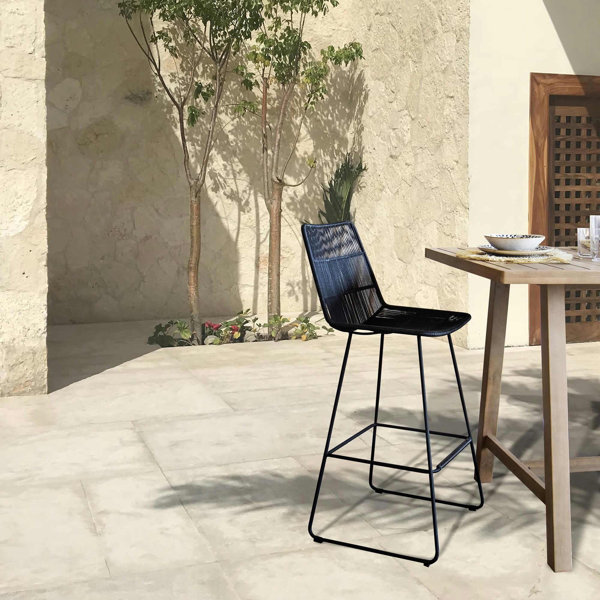 CON DAP - Chaise de bar extérieur en polypropylène noir et pieds en métal noir