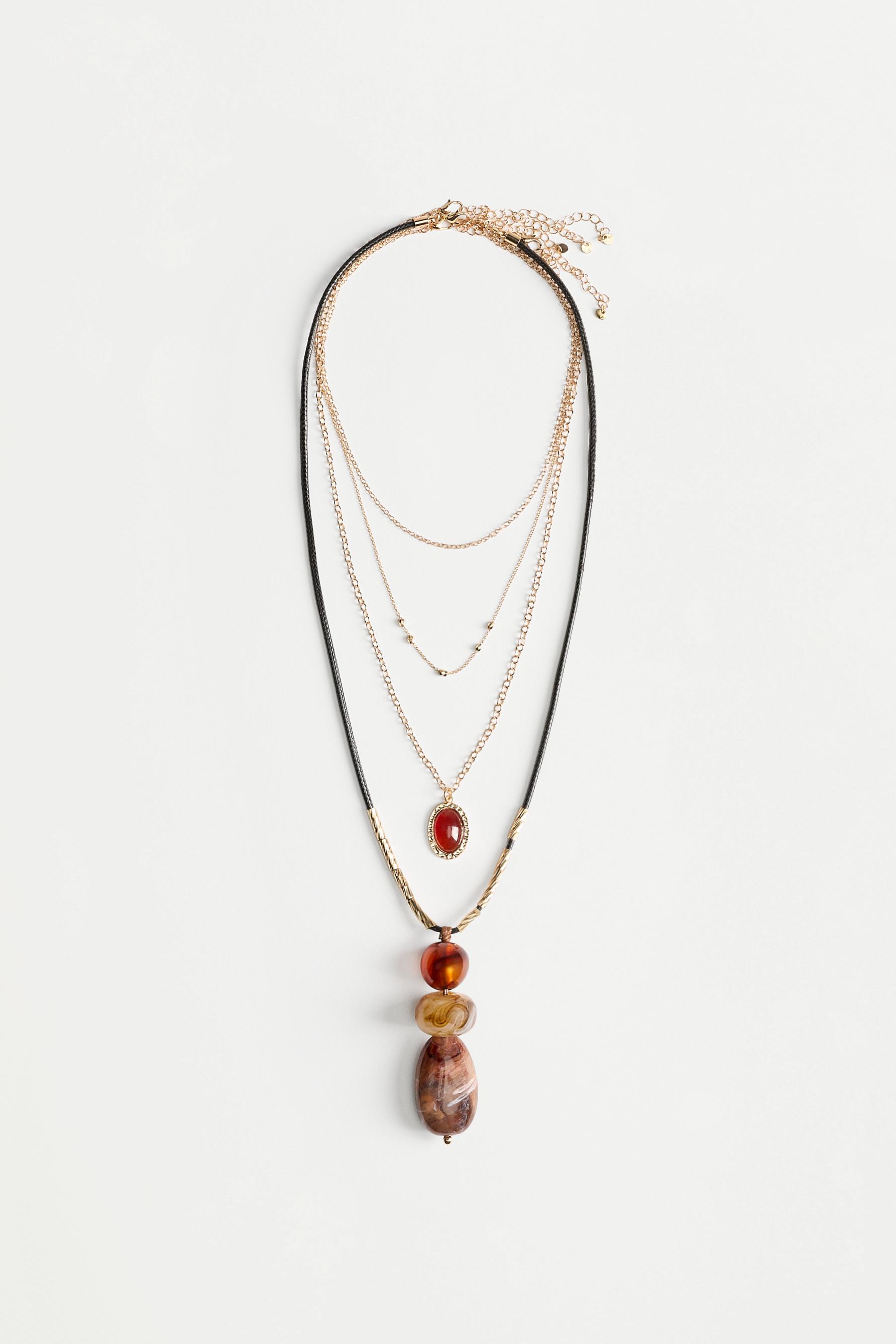 Collar multicapa con piedras