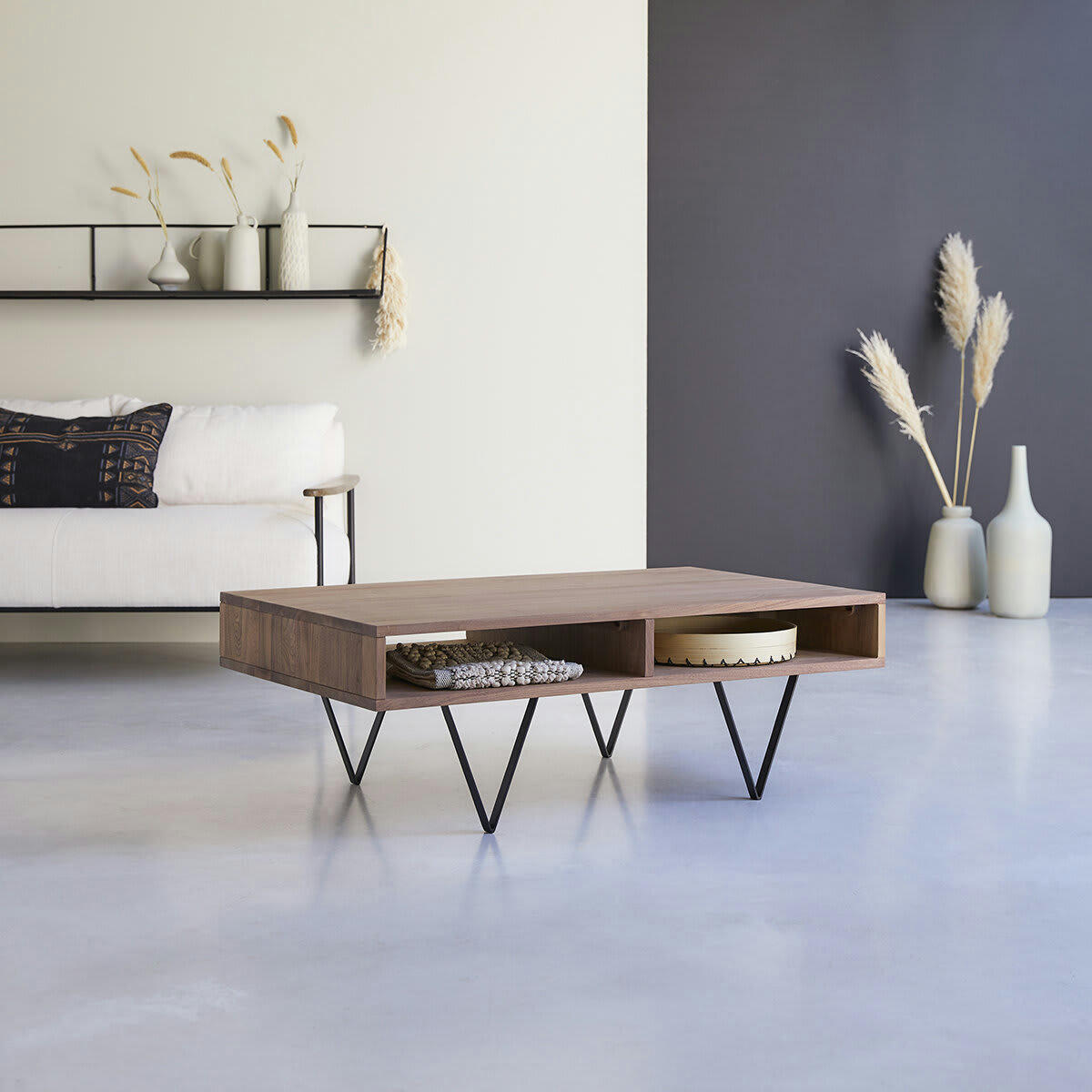 METRIC - Table basse en noyer massif