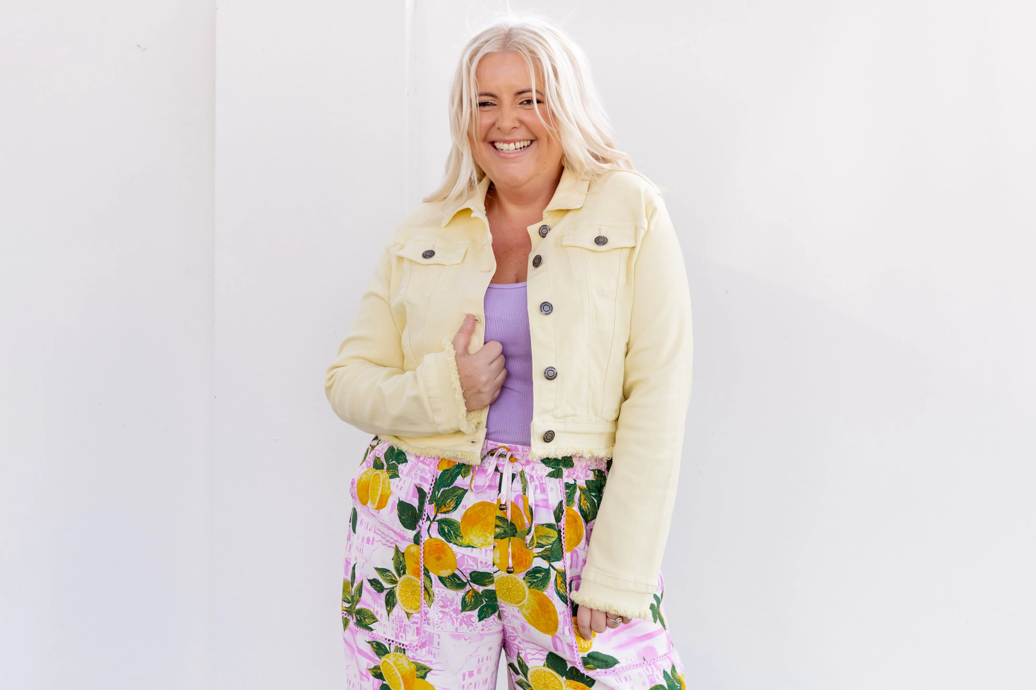 Kenzi Cropped Denim Jacket in Lemon Butter