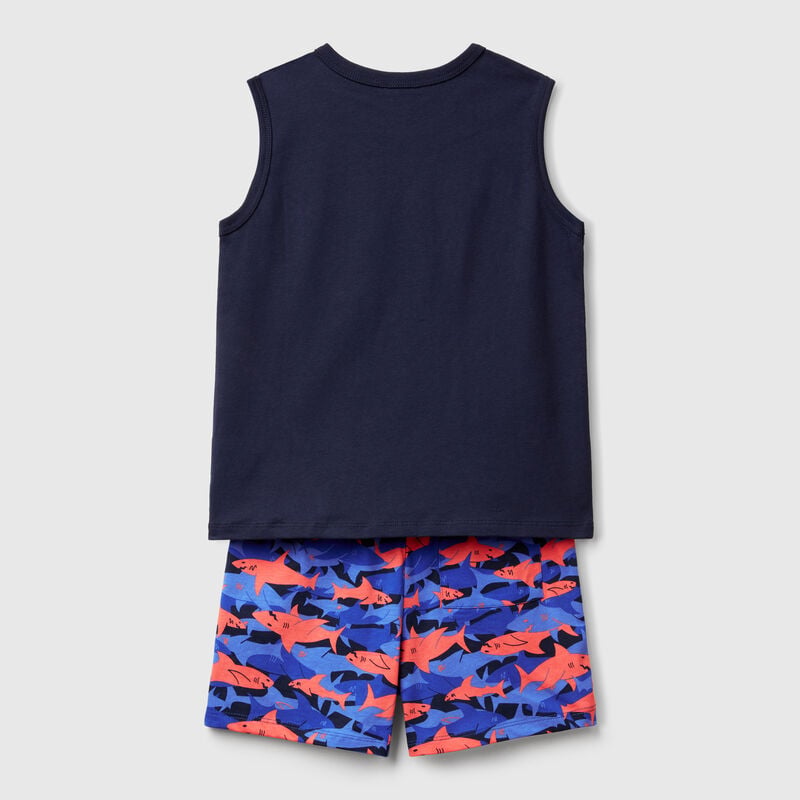 Pyjamas with shark print