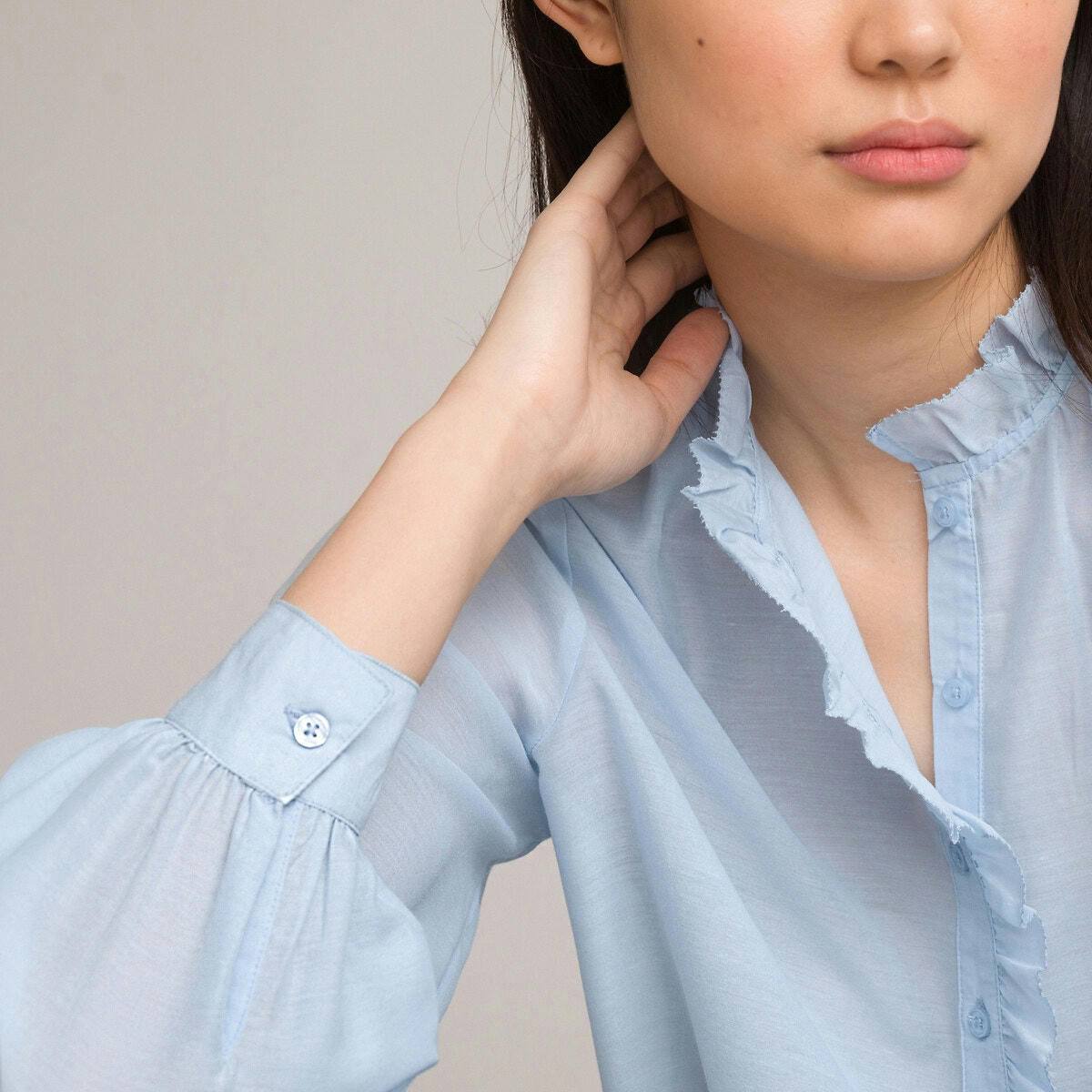 Blouse col montant volanté, manches longues
