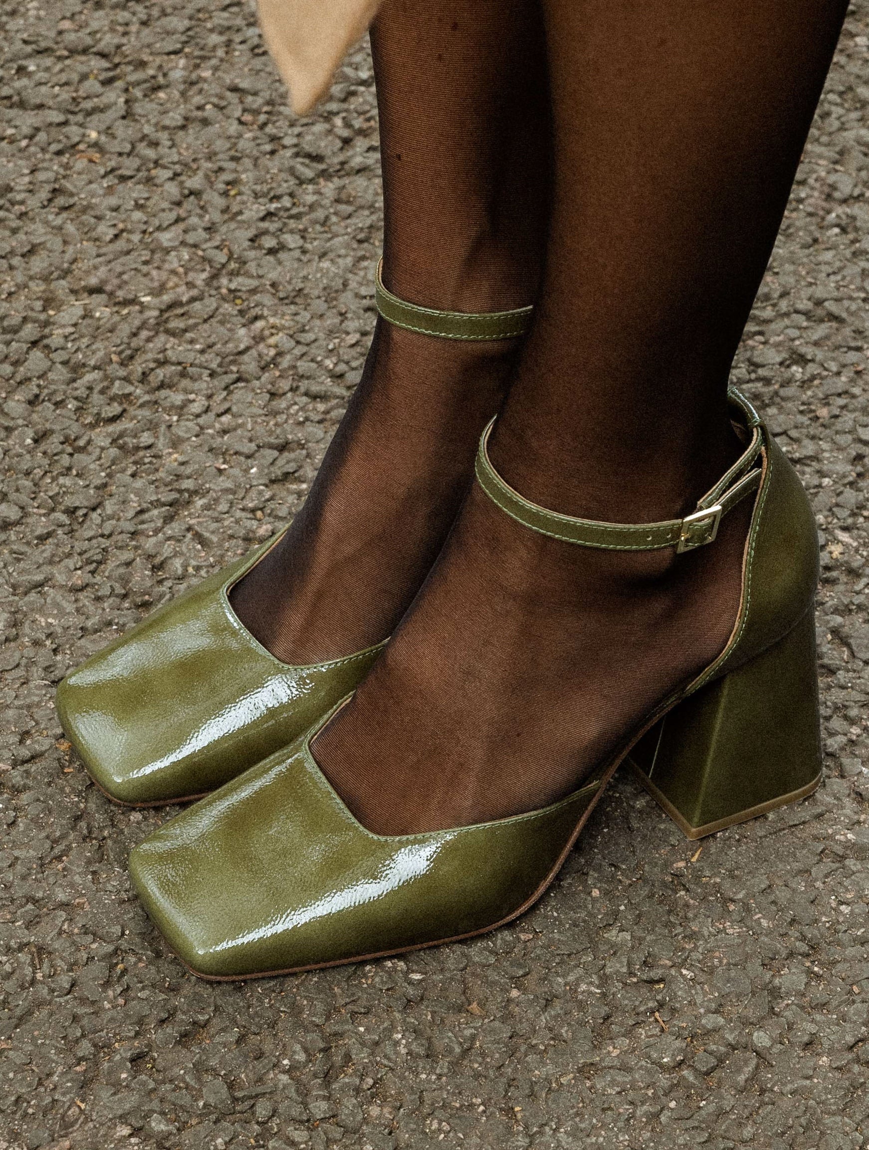 Sybil Olive Gloss