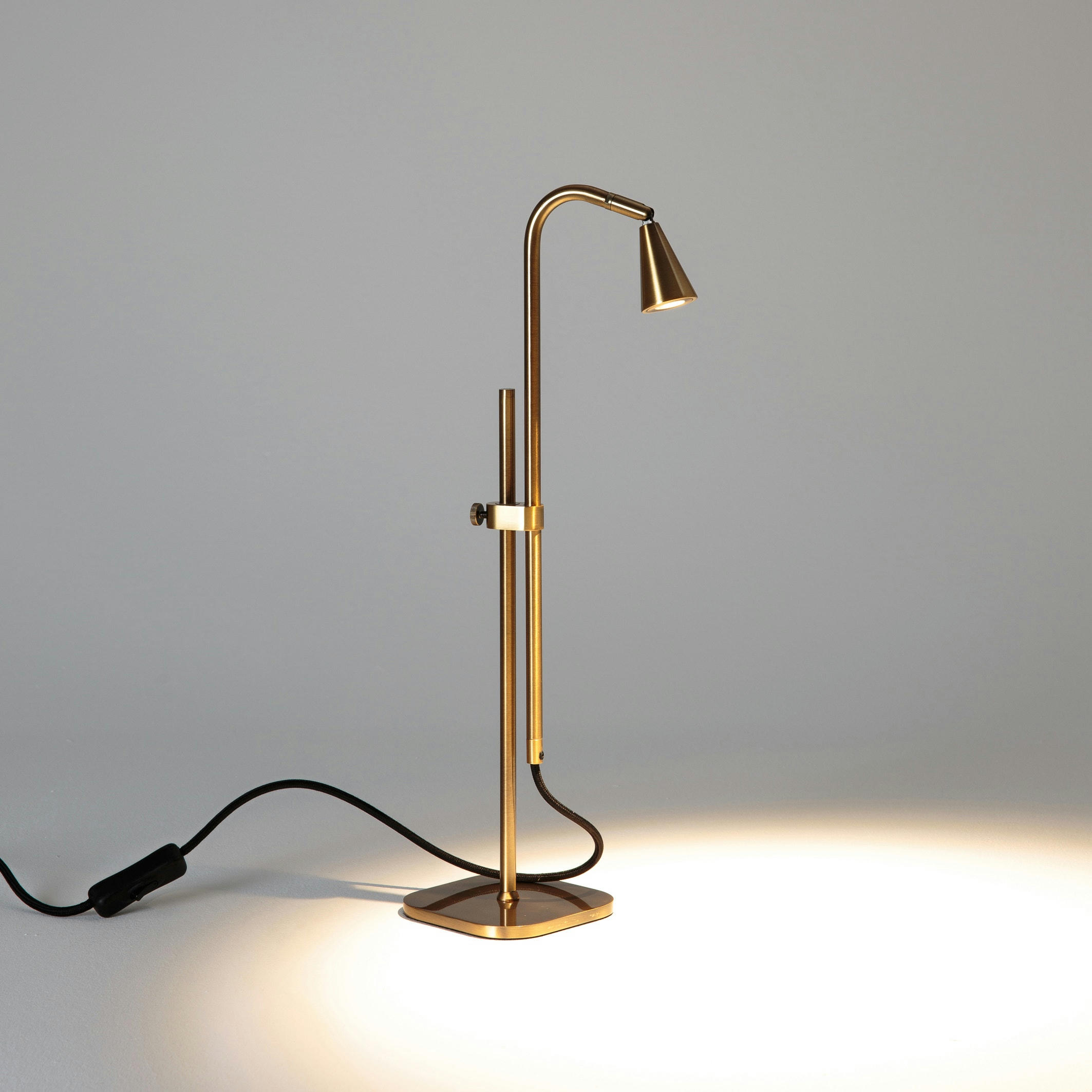 Lampe à poser orientable, laiton, Roslyn
