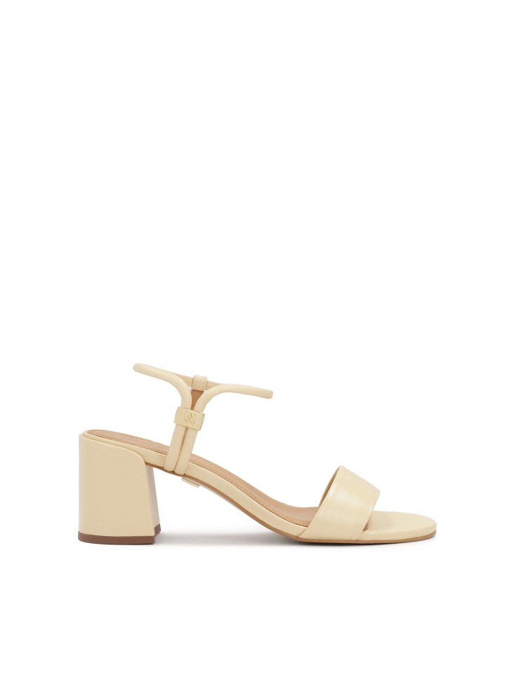 Sandals with metal sliding clasp