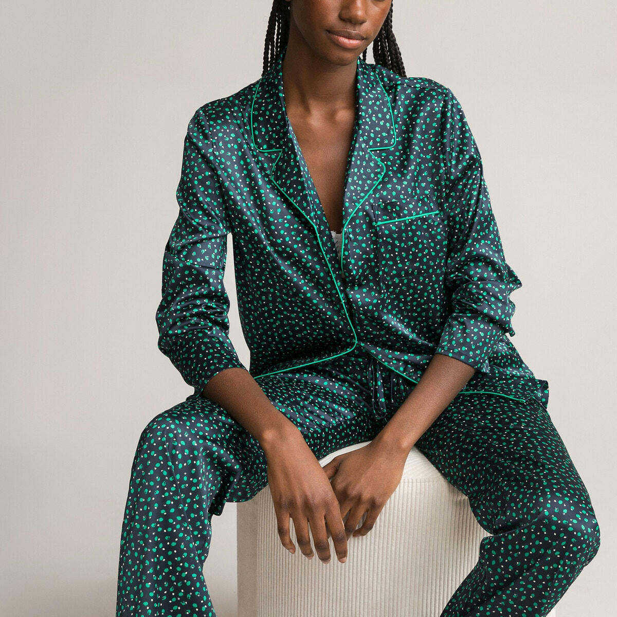 Pyjama en satin imprimé pois