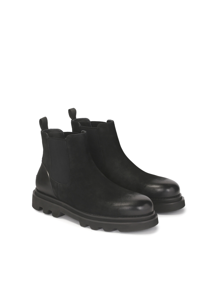Men’s black insulated Chelsea boots with track sole