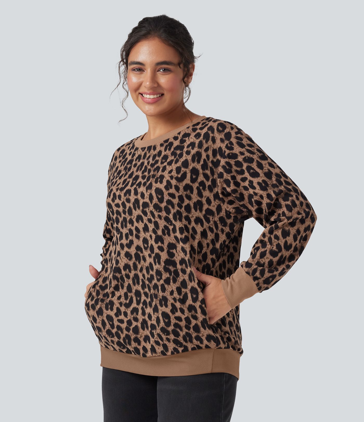 Sweat décontracté oversized col rond manches longues maille gaufrée léopard avec poches