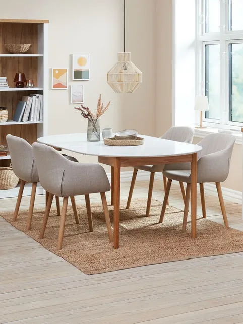 MARSTRAND Ø110 bord hvid + 4 ADSLEV stole beige