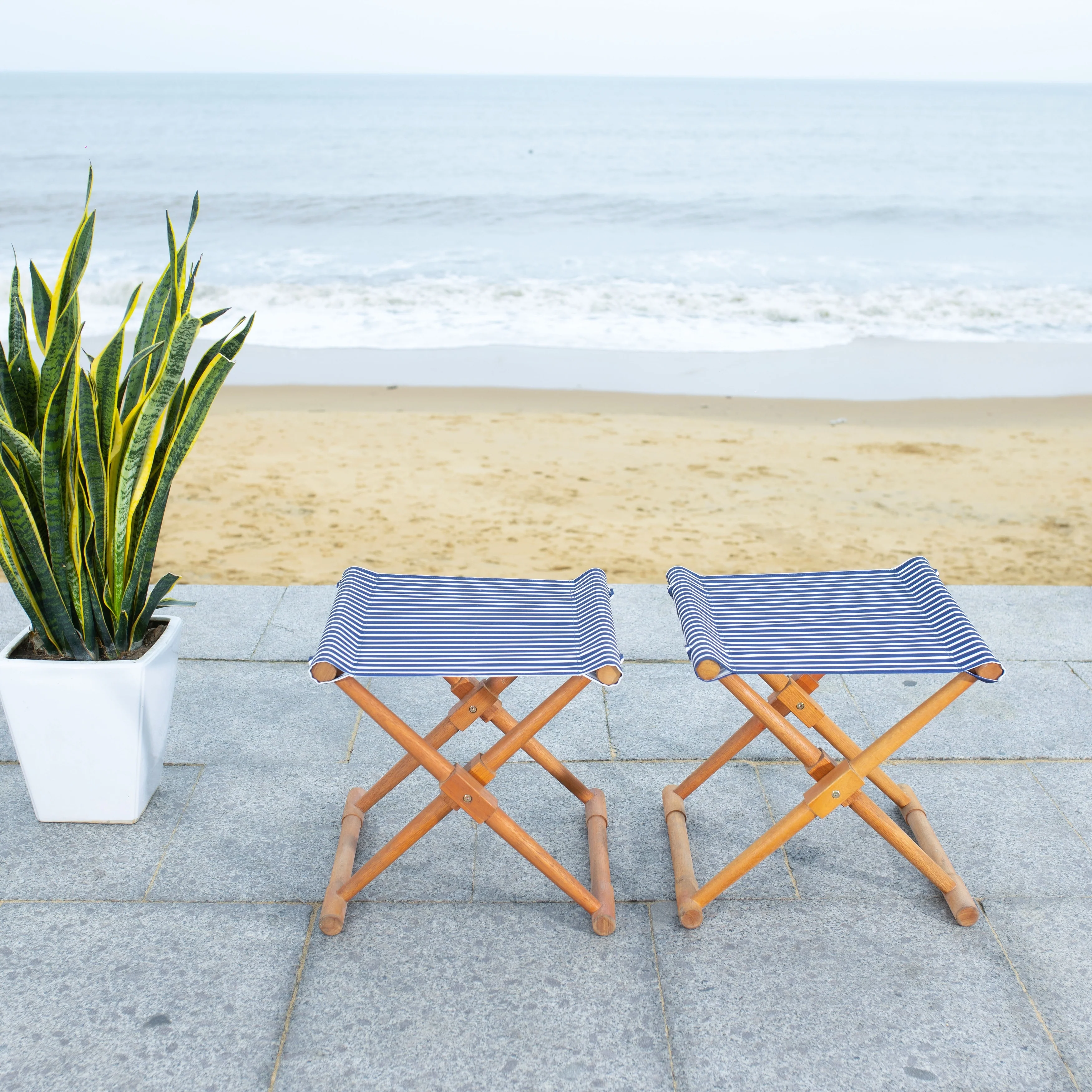 SAFAVIEH Outdoor Breanne Petite Stool (Set of 2) - 17W x 17D x 16H