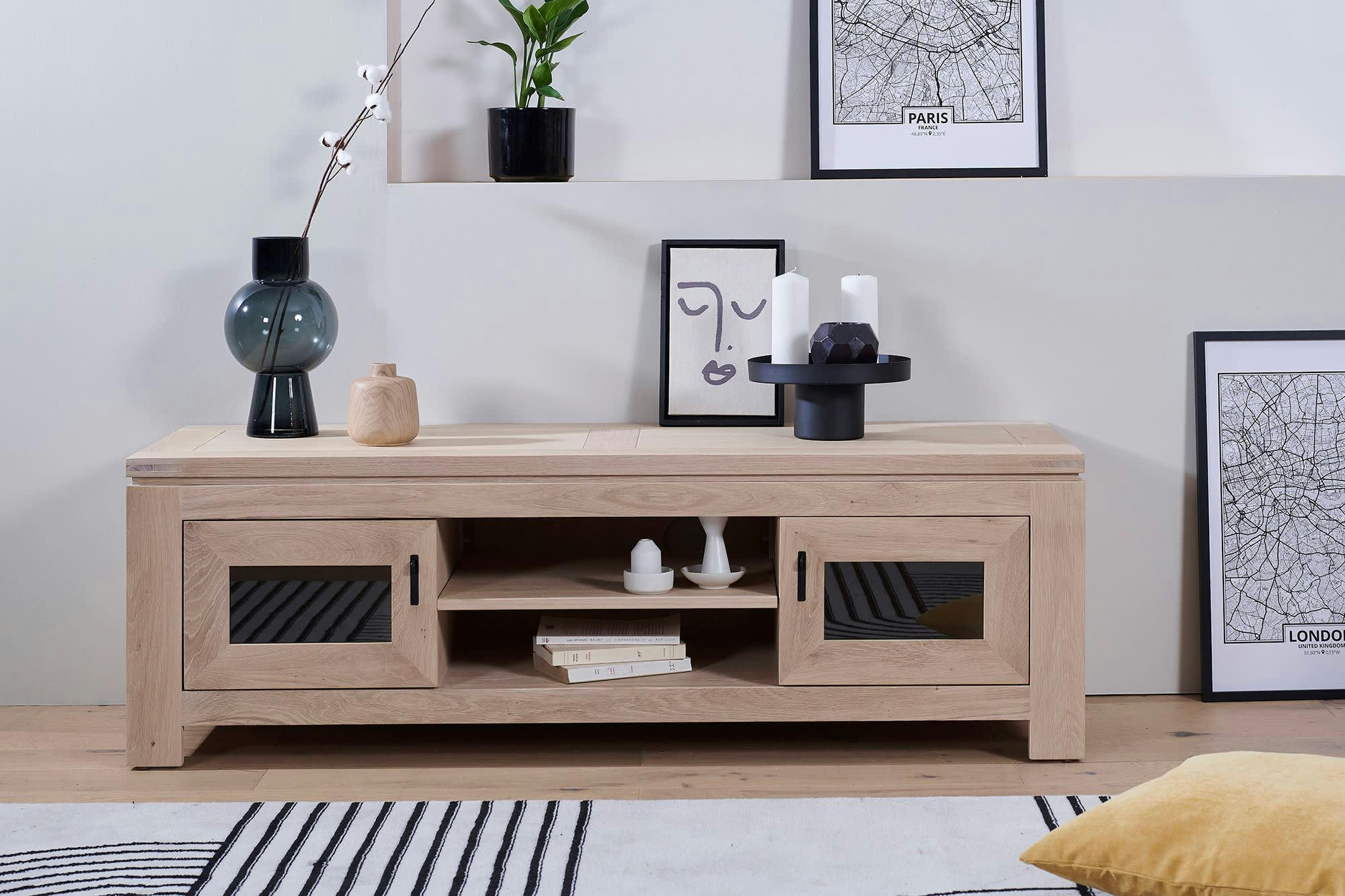 BOSTON - Meuble TV bas moderne en chêne blanchi 2 portes 2 niches