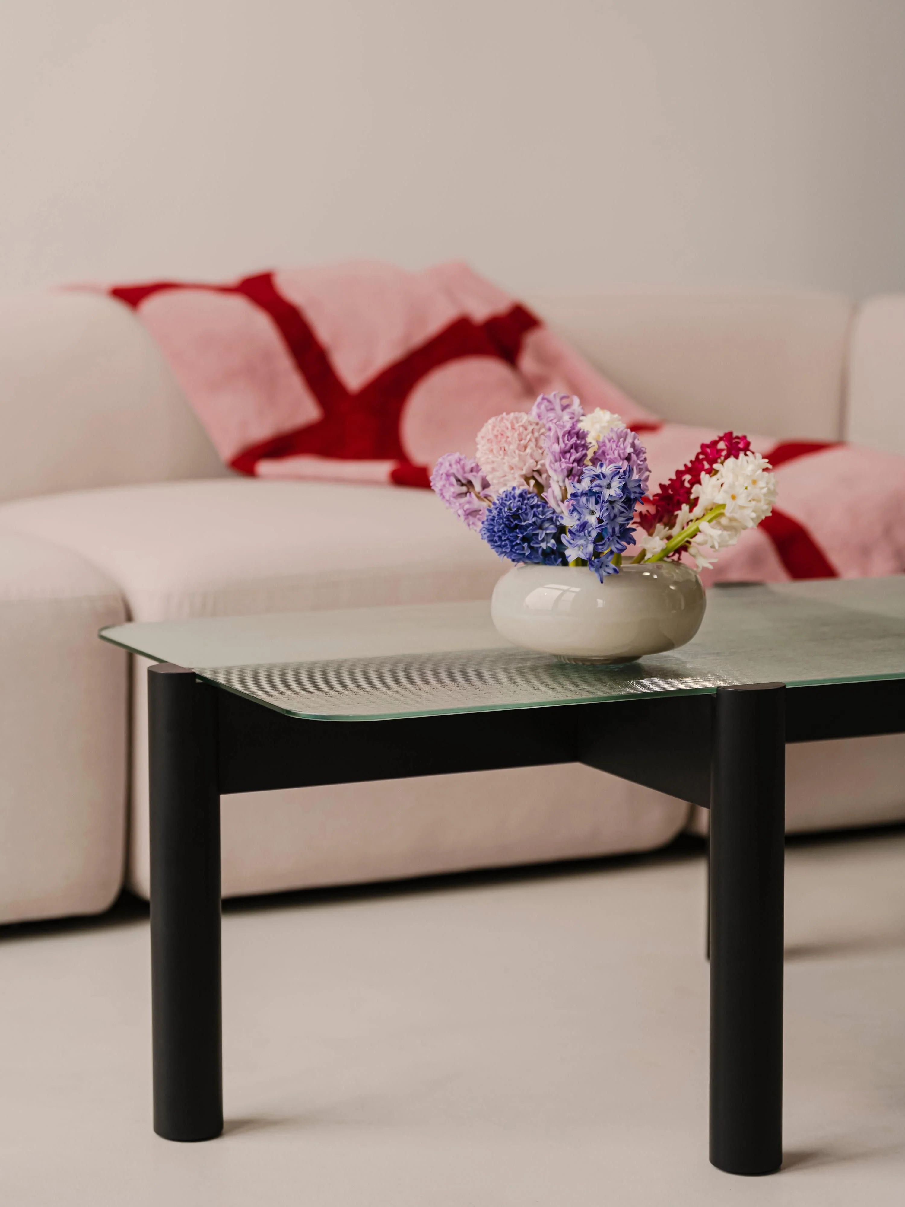 Couchtisch Kob aus Buchenholz mit Glasplatte