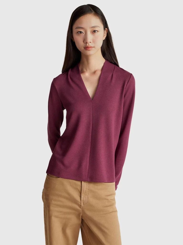Crepe t-shirt with V-neck