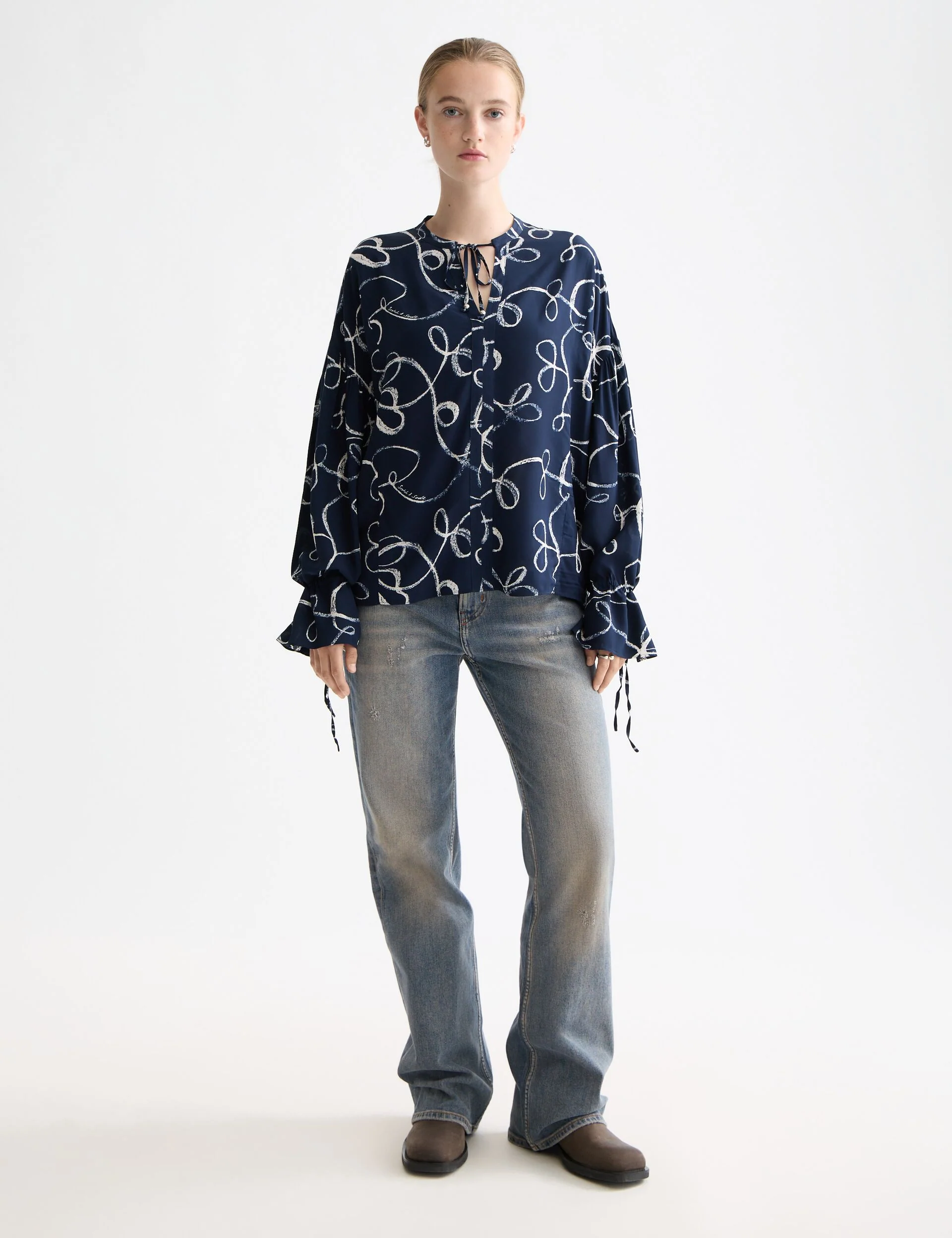 Easy top with draw string cuffs