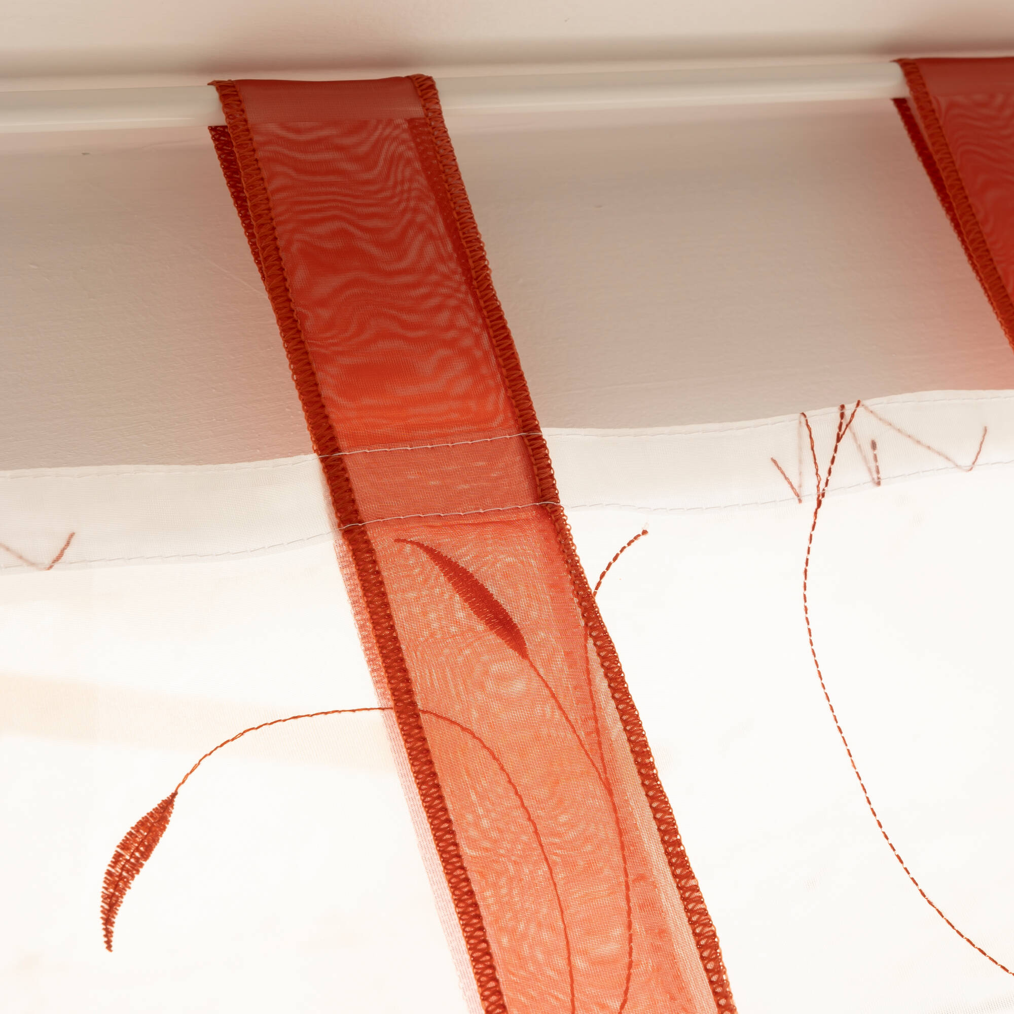 Store fine broderie feuilles