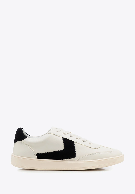 Zamszowe sneakersy z kontrastowymi wstawkami z ekoskóry beżowo - czarne
