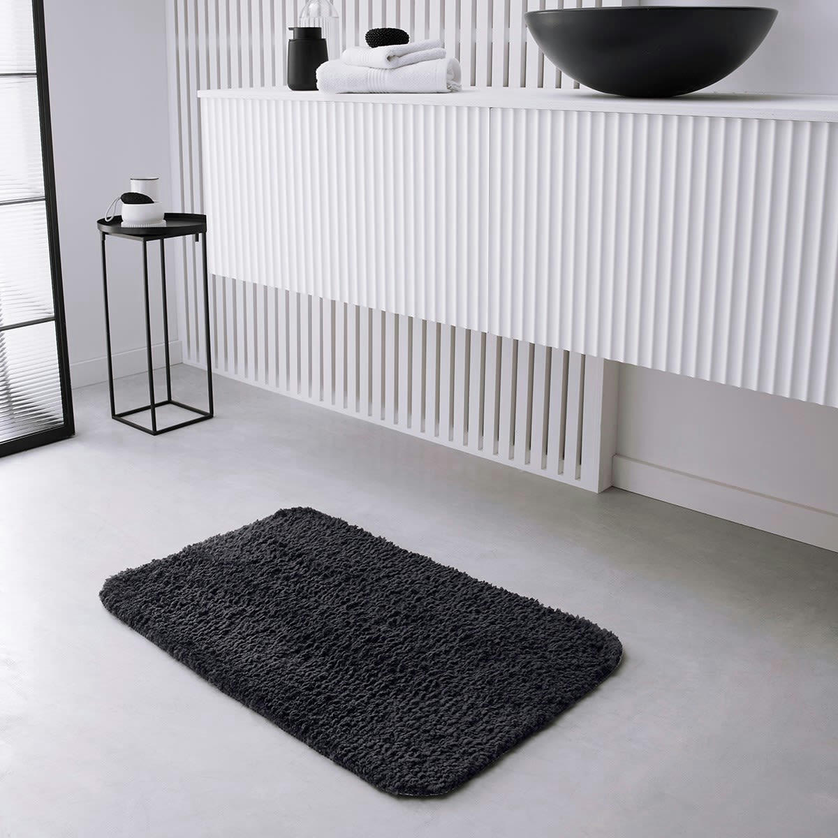 ESSENTIAL - Tapis de bain tufté en Polyester Gris anthracite 50x80 cm
