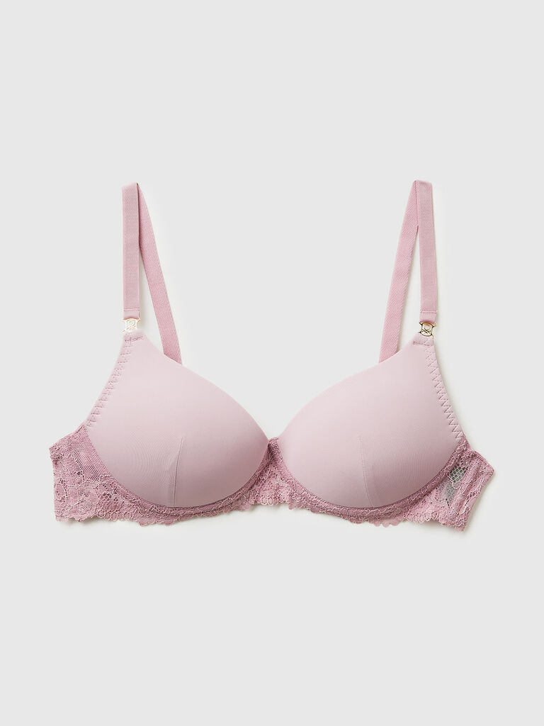 Padded bra with lace