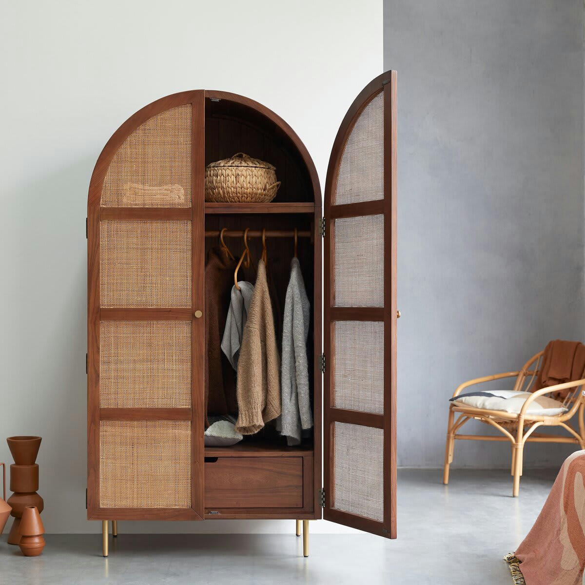 LISBETH - Armoire en orme et cannage