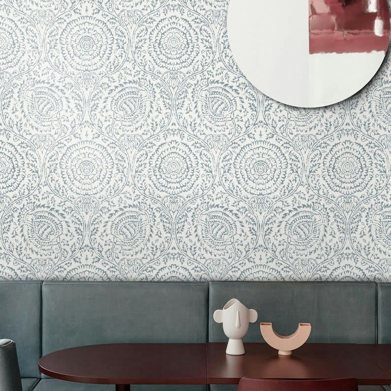 VINTAGE - Papier Peint Floral Damassé Blanc et Bleu Shabby Chic 250x200 cm