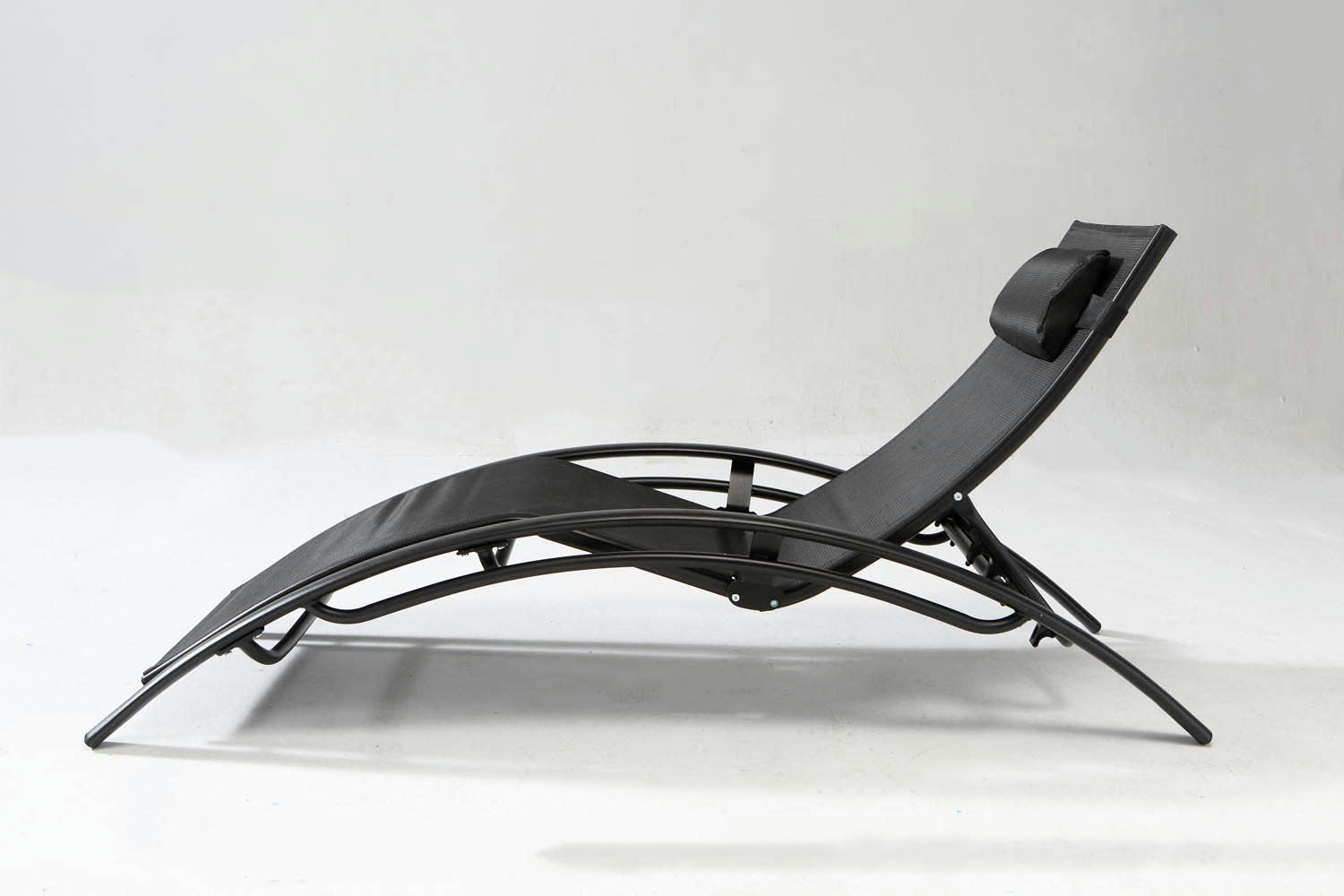 LIMEA - Transat ajustable et empilable avec pieds en acier noir