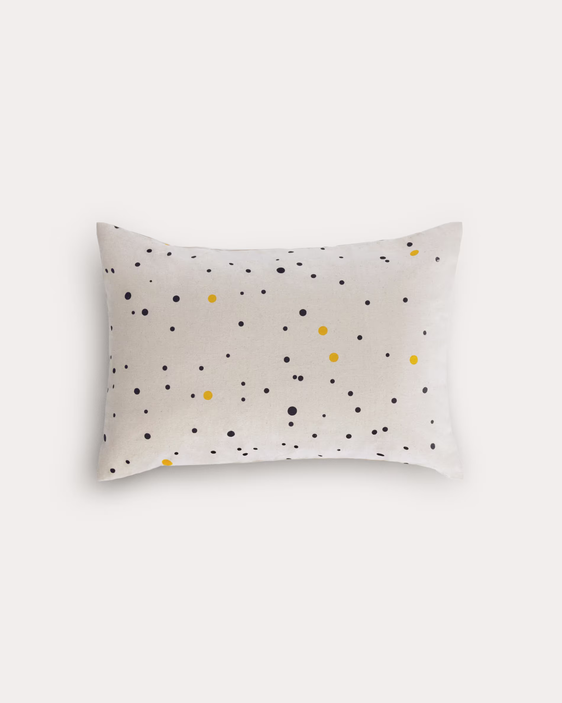 Funda cojín Xiel 100% algodón orgánico (GOTS) topos negro y amarillo 30 x 50 cm