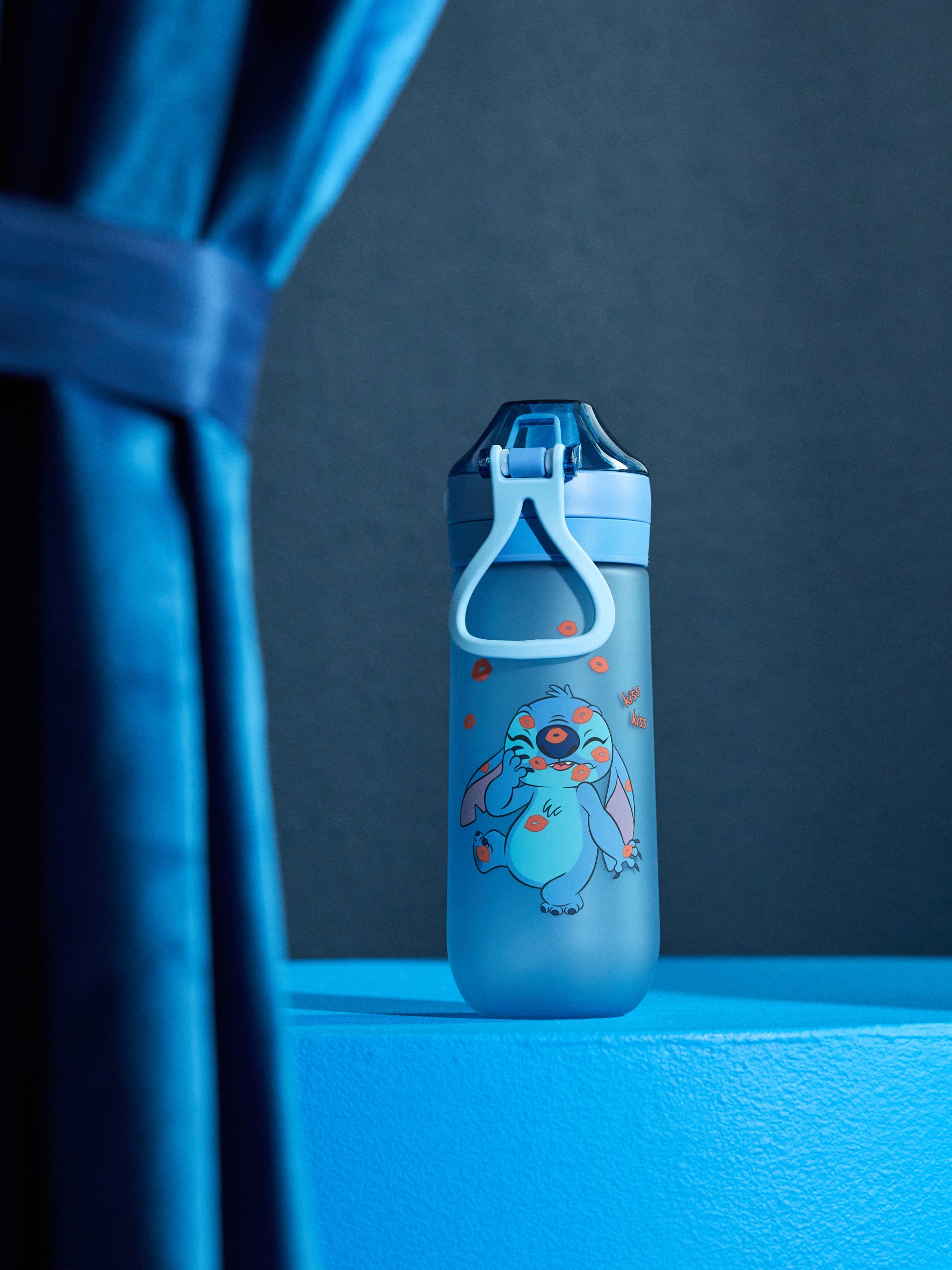 Bidon z uchwytem i słomką Stitch