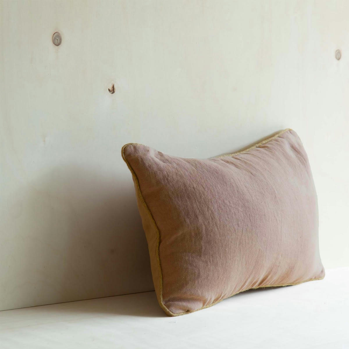 SMALA - Housse de coussin en lin rose clair 40x65