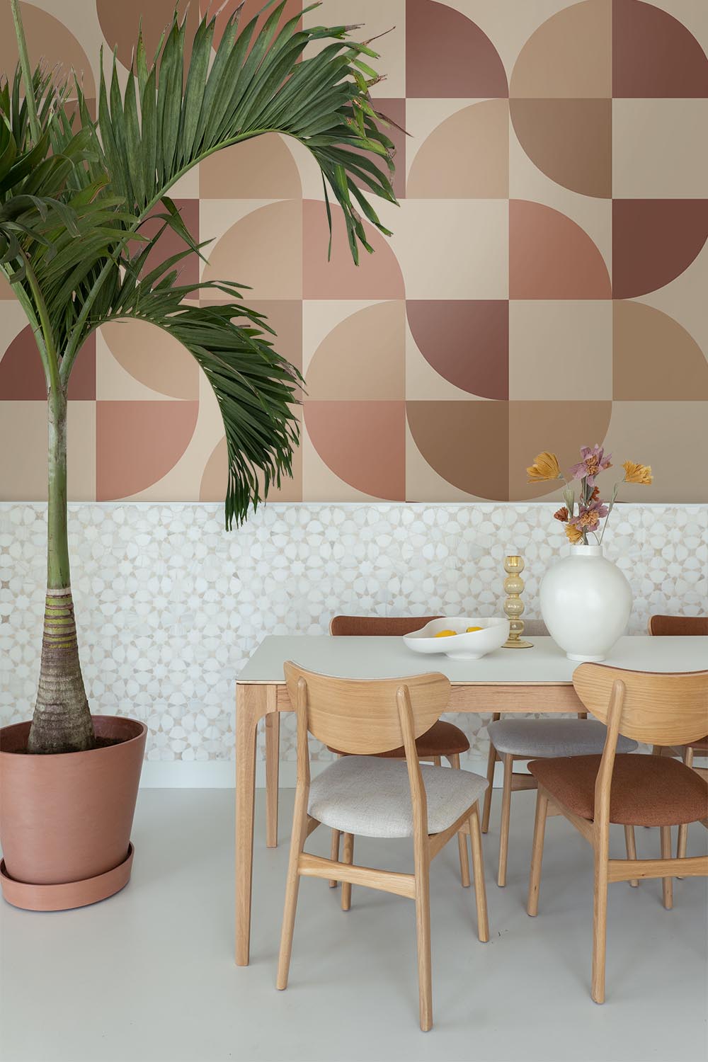 ESTAhome fotobehang geometrische vormen beige, roze en donker rood - 250 x 279 cm - 159390