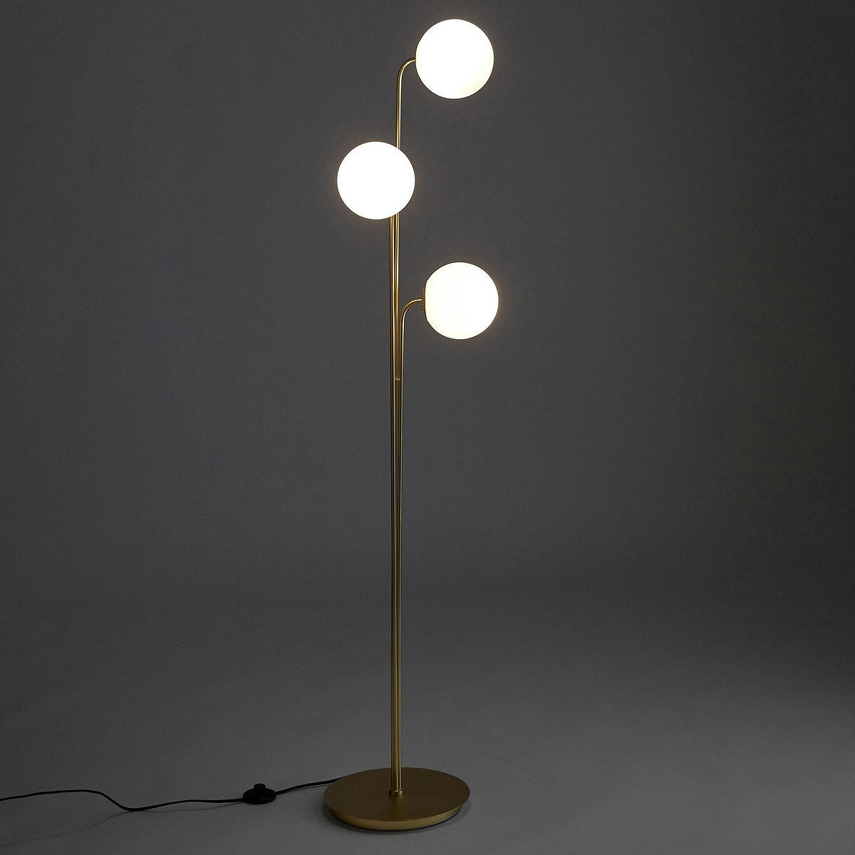 Lampadaire laiton et verre opaline, Moricio