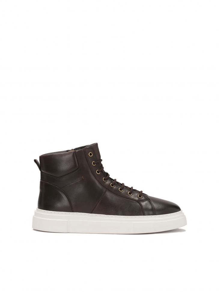 Lace-up brown sneakers with contrasting sole