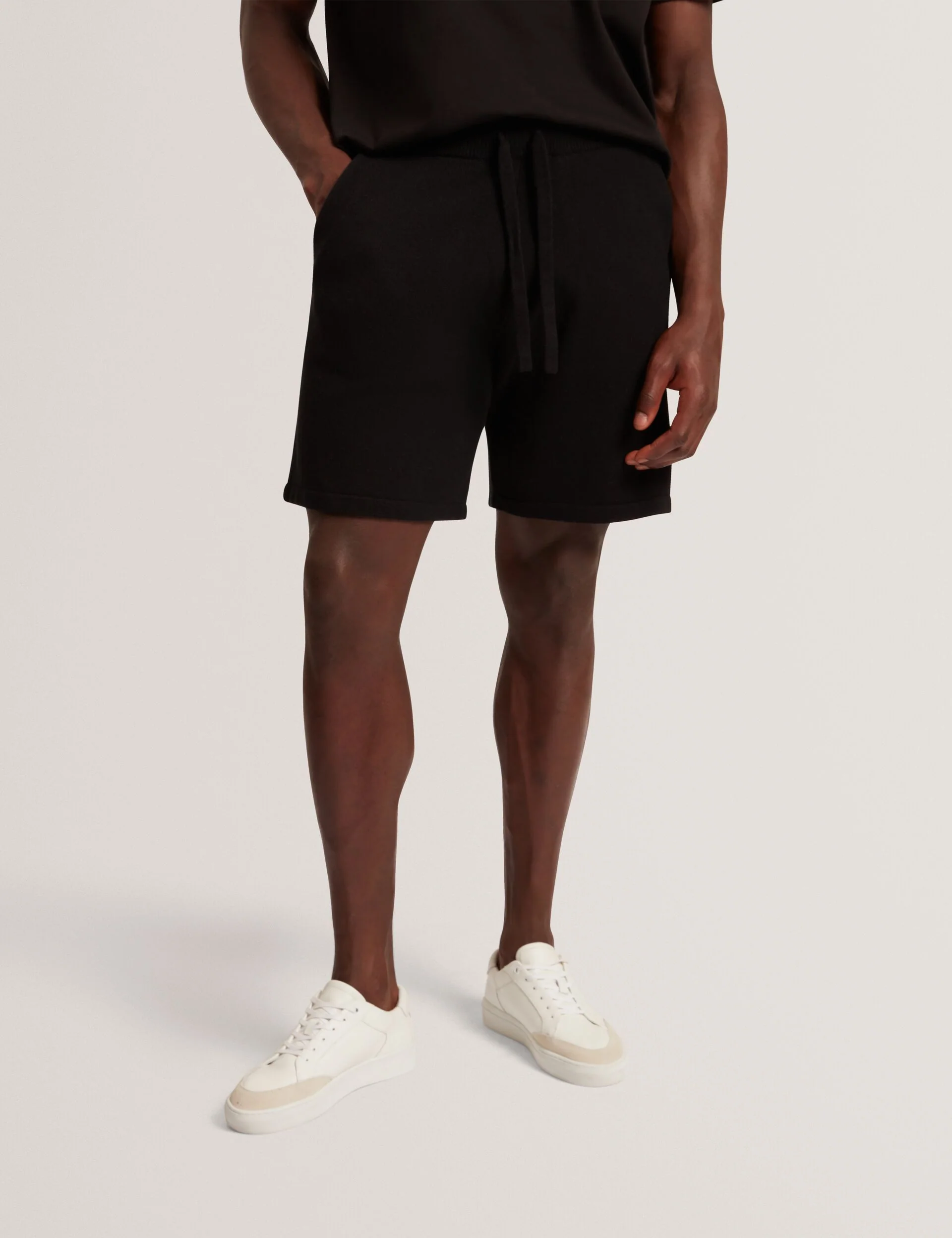 OWAINE | BLACK