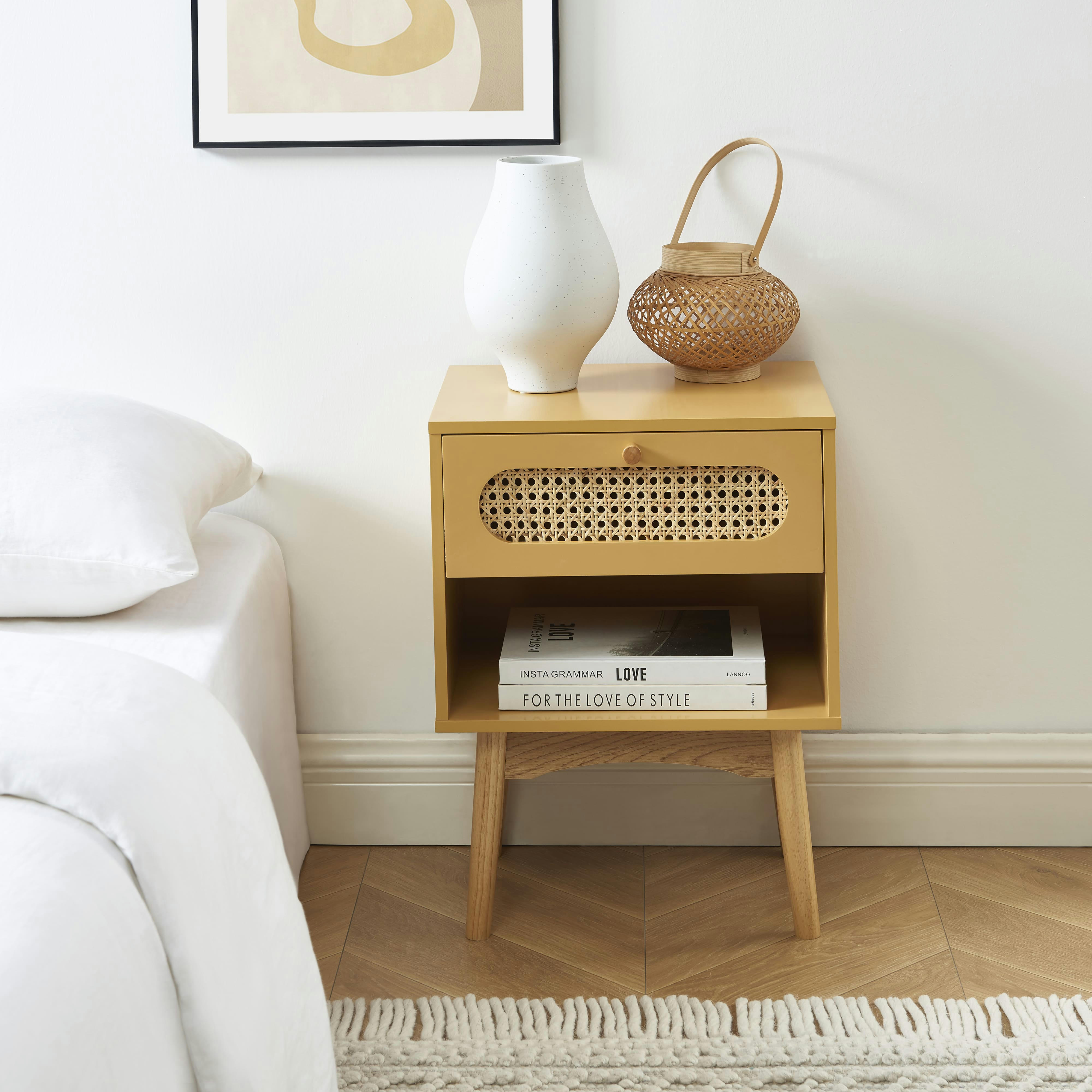 SIXTINE - Table de chevet  jaune safran et cannage rotin