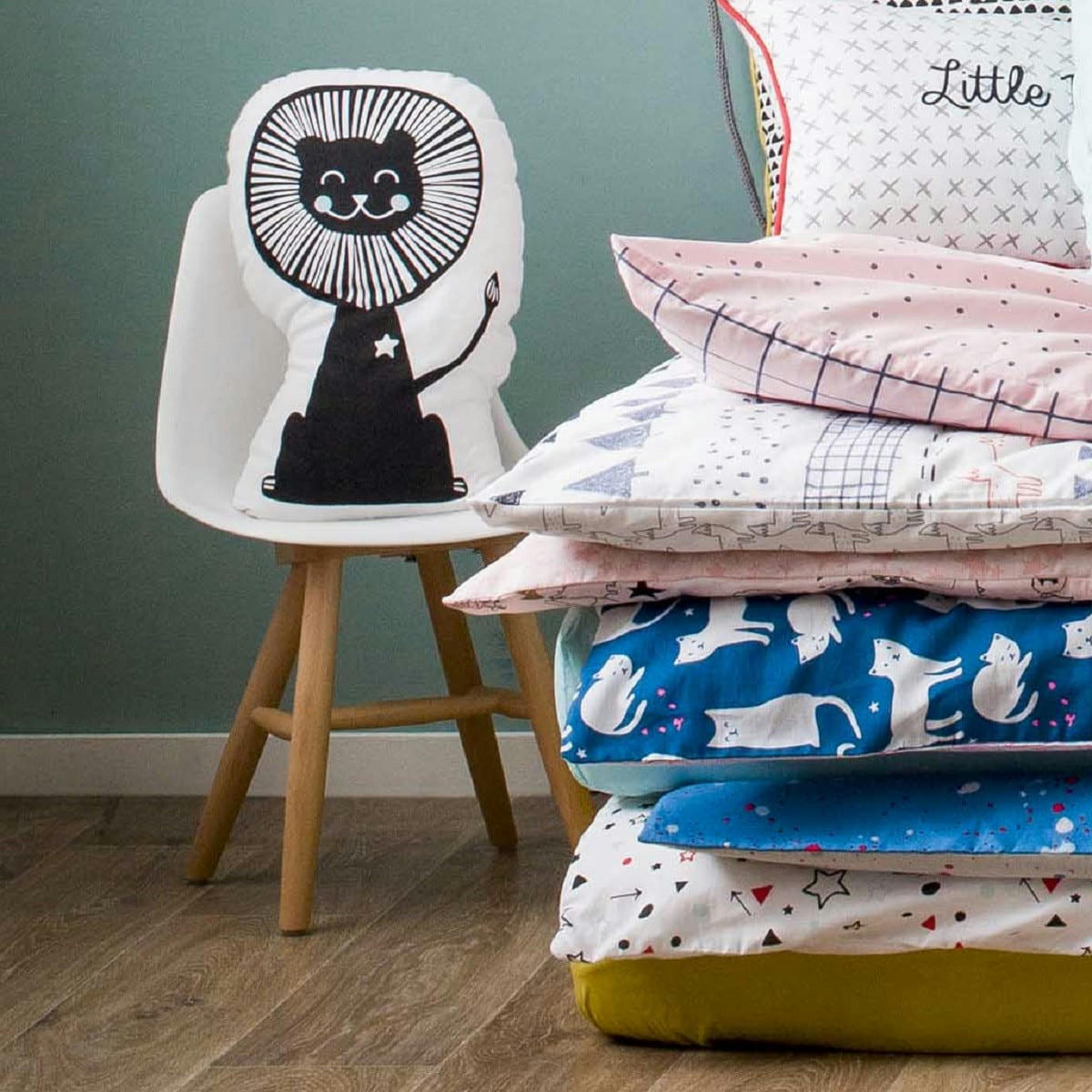 KIDS - Coussin coton blanc avec lion noir 36x25cm