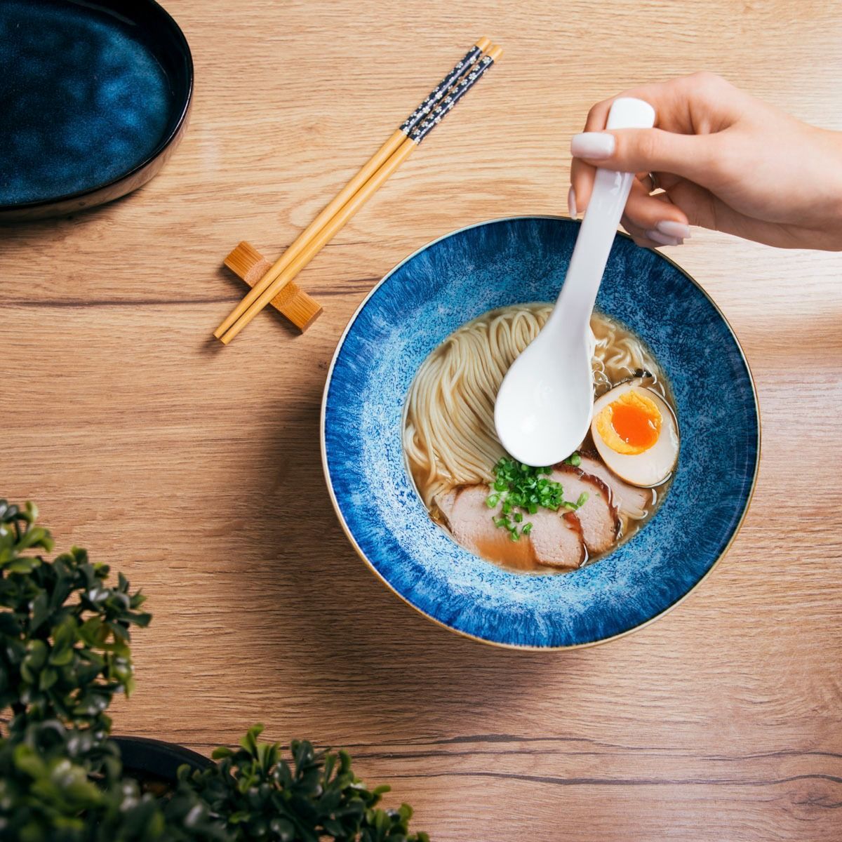 Zestaw do ramen SALADO niebieska z brązowym rantem 21 cm