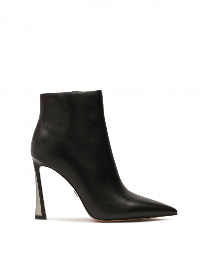 Classic boots with black and silver heels
