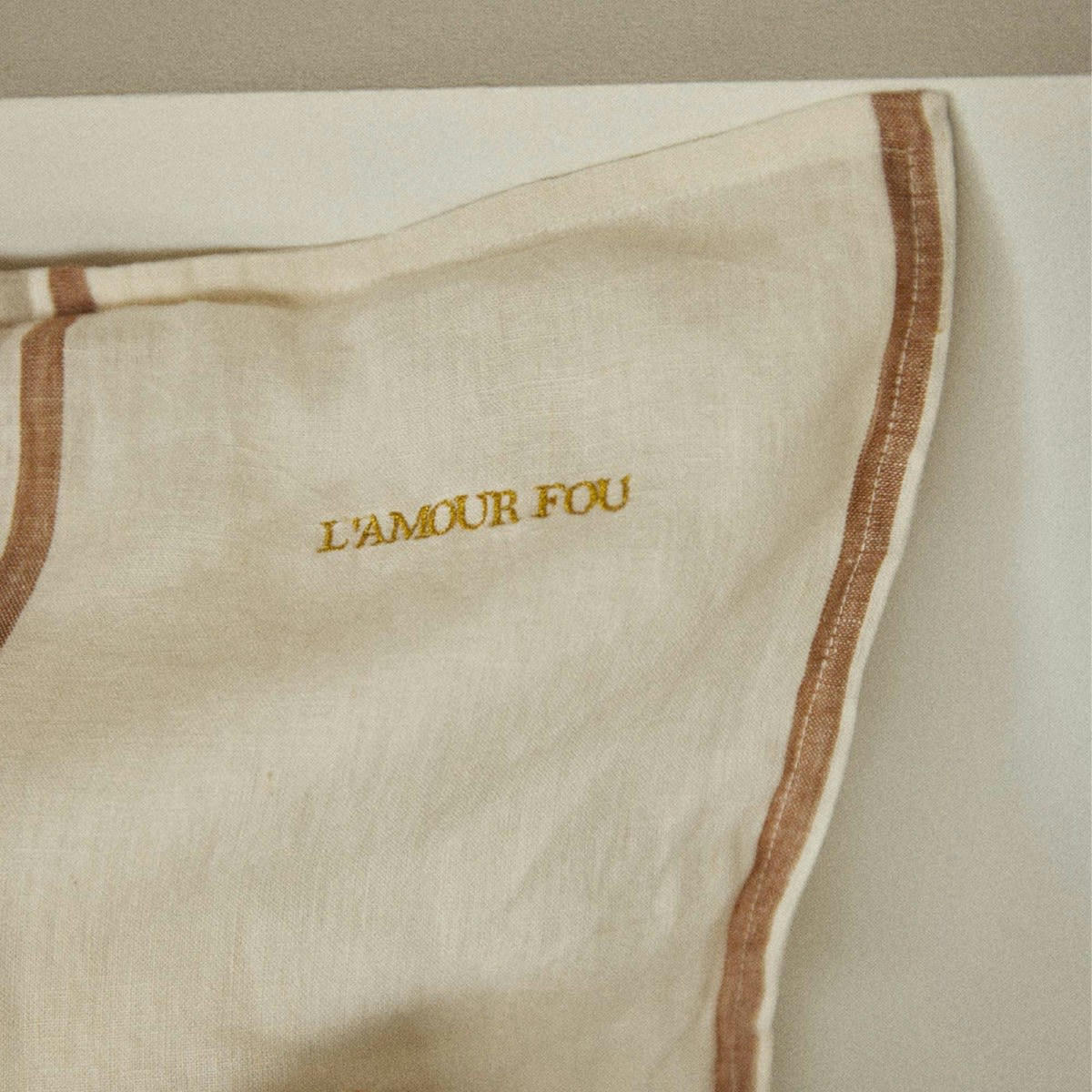 LA CABANE - Taie d'oreiller en lin lavé larges rayures café/milk 65x65