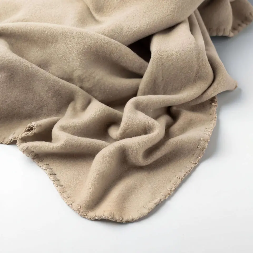 DEX - plaid 130x160 cm - fleece deken - zacht en dun - Semolina - beige