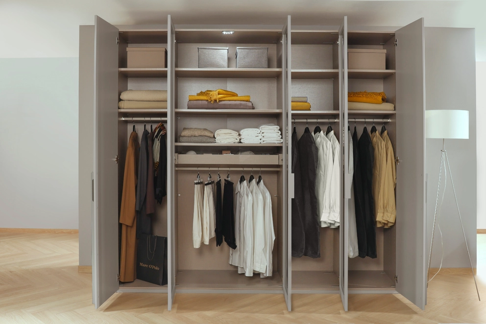 Drehtürenschrank Skat