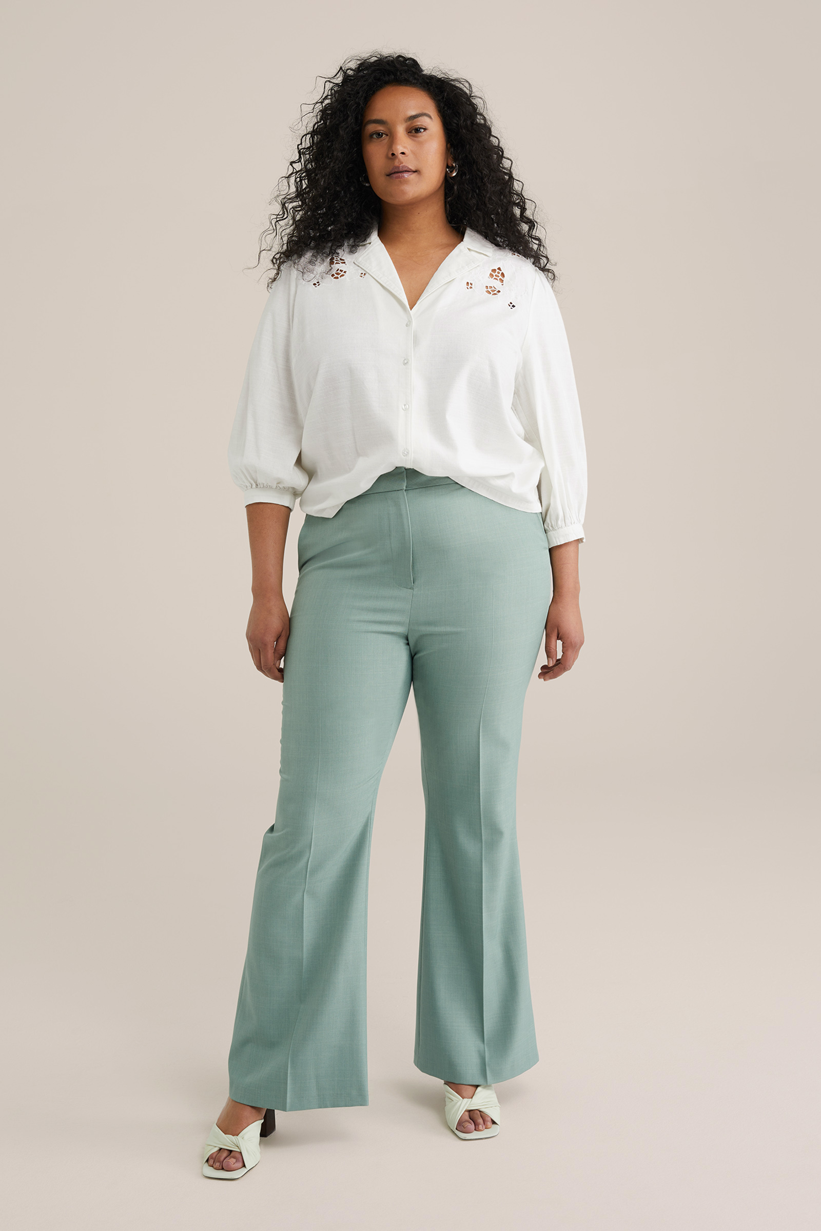 Dames blouse met embroideries - Curve