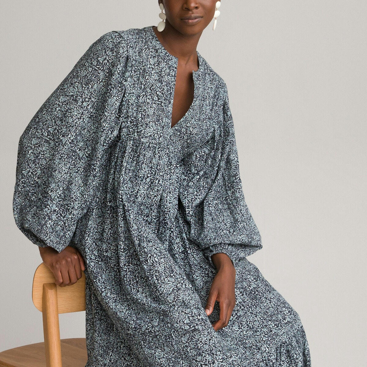 Robe longue, col tunisien, manches ballon imprimée