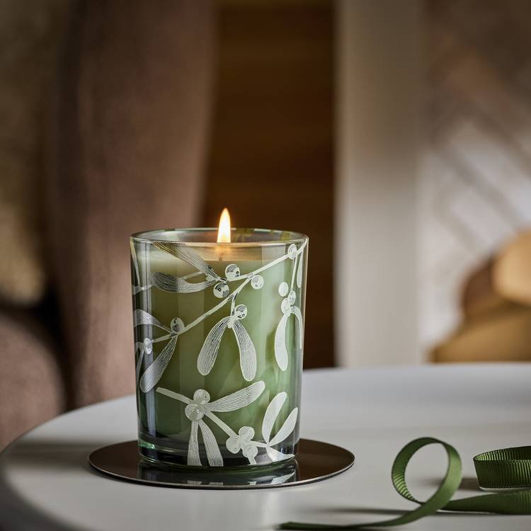 Habitat Medium Boxed Candle - Under the Mistletoe