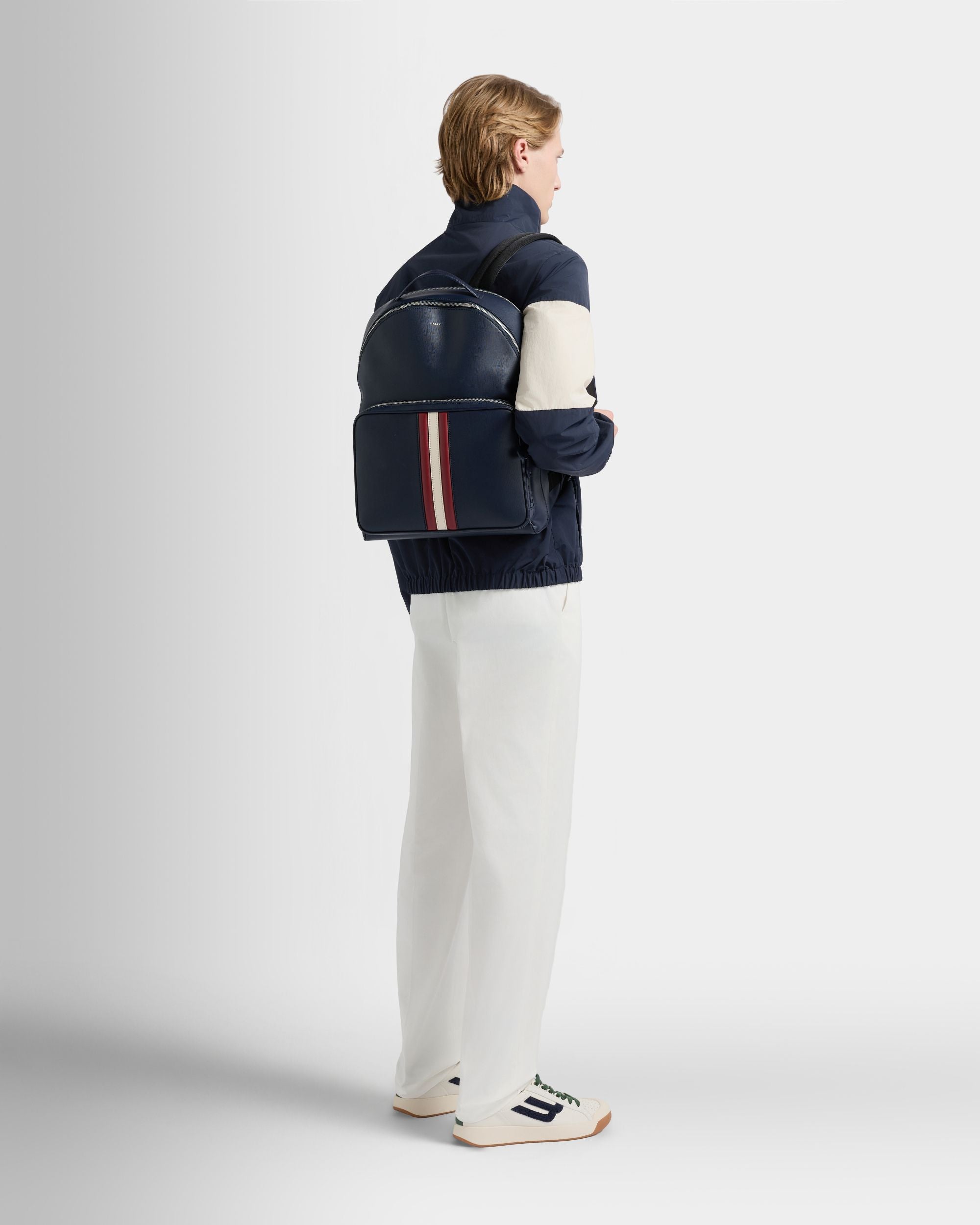 Mythos Rucksack aus recyceltem Leder in Navy Blue