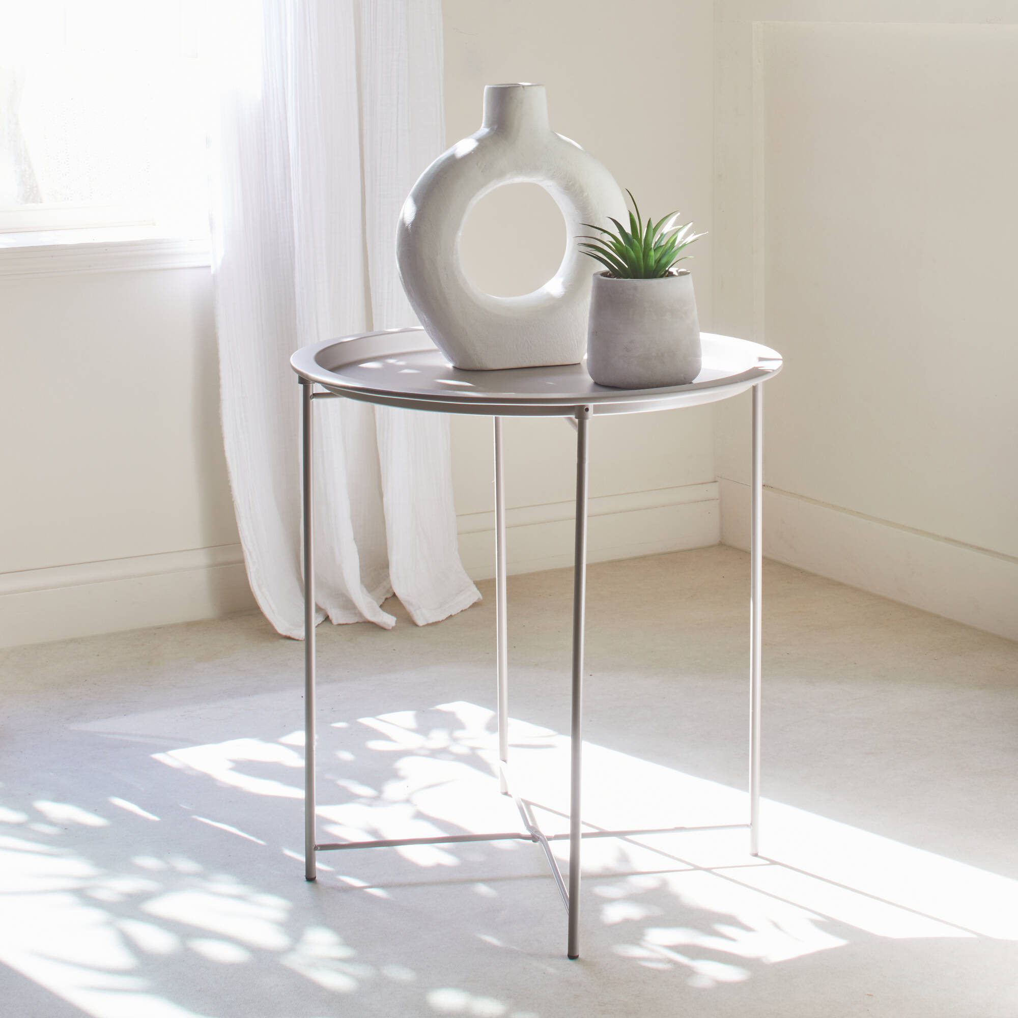 Plante artificielle et pot en ciment