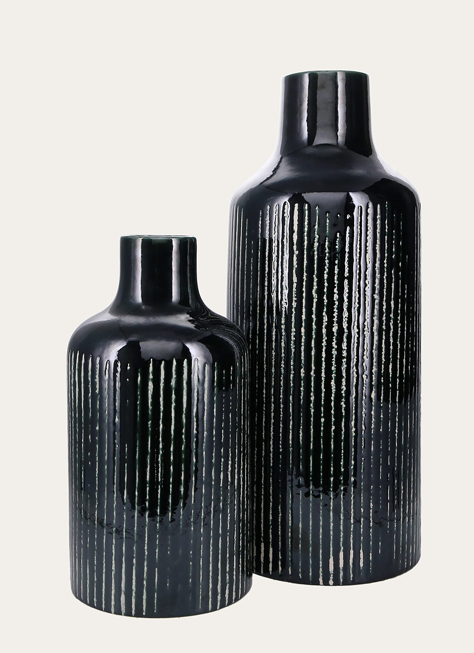 GRAND VASE ÉMAILLÉ AVEC LIGNES VERT FONCÉ