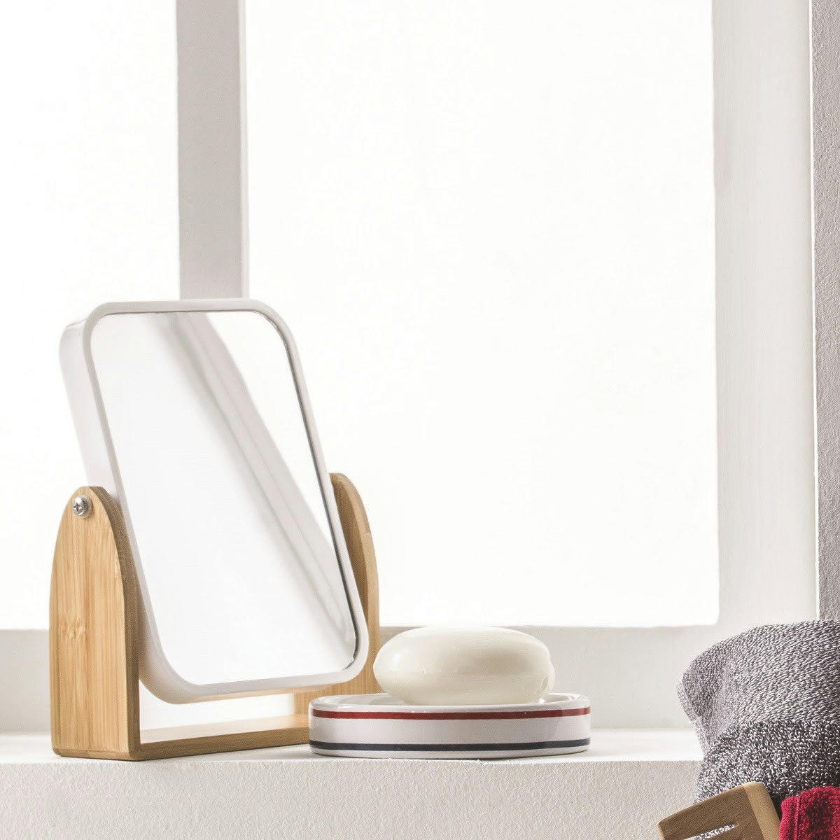 FJORD - Miroir en polystyrène et bambou blanc