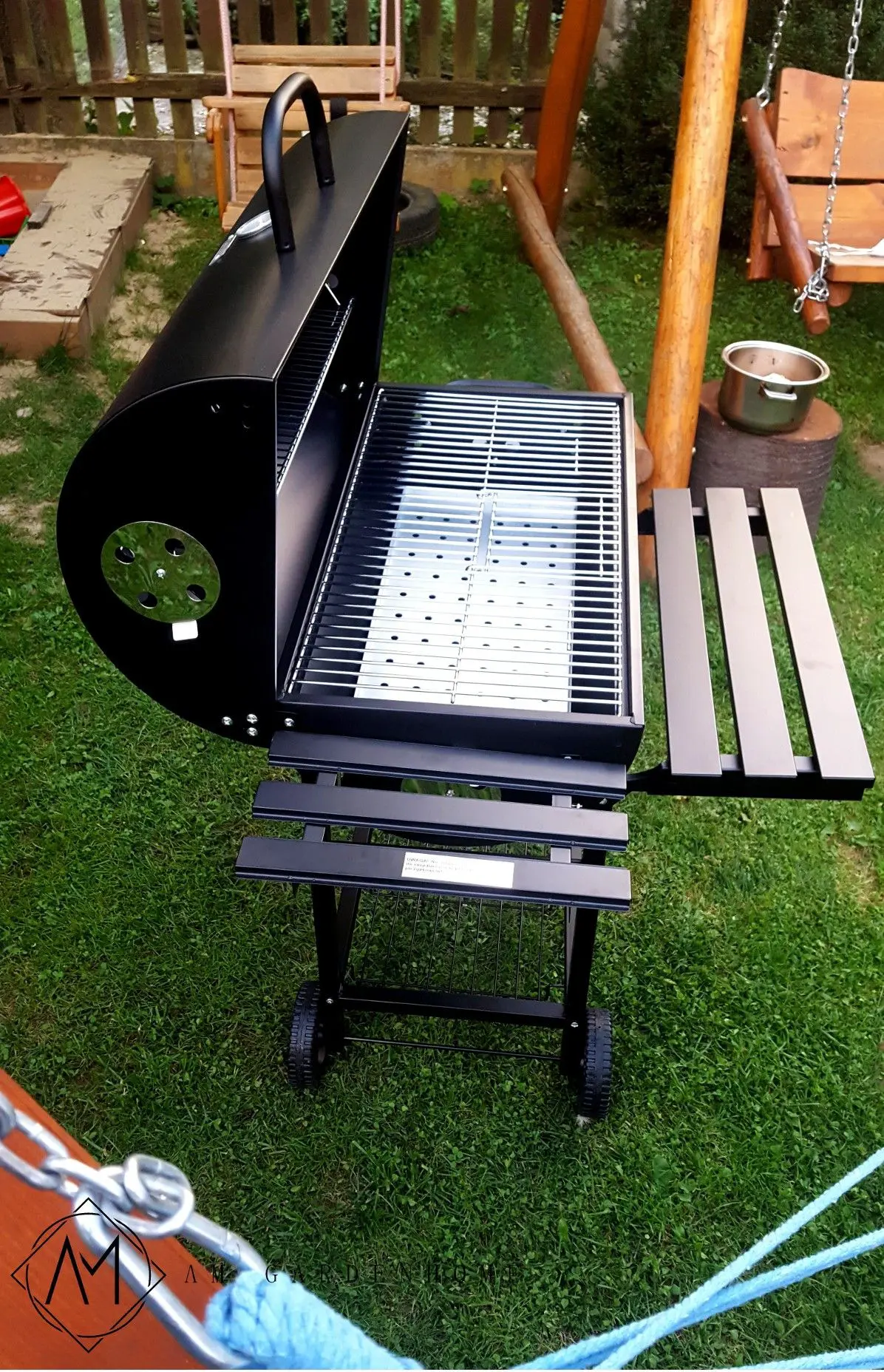 Grill ogrodowy węglowy