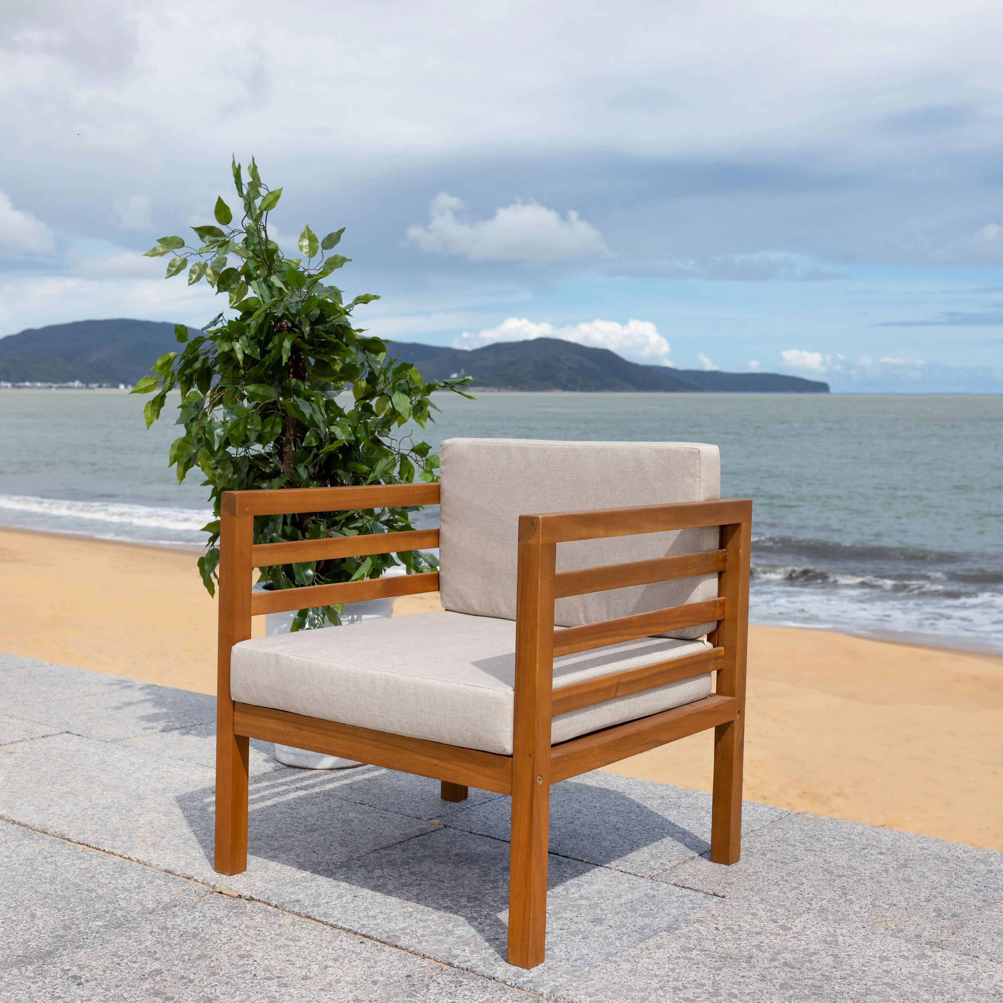 SAFAVIEH Maliyah Outdoor Arm Chair with Cushion - 26W x 26D x 26H